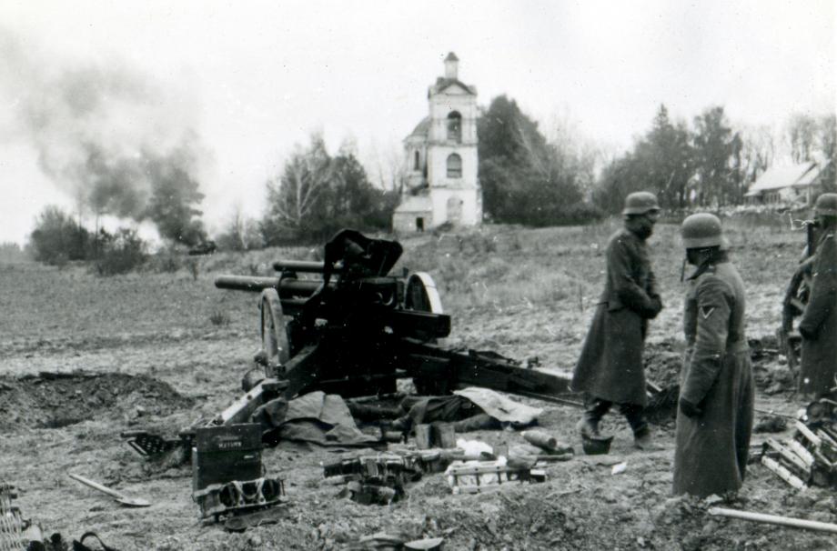Бой у Никольского храма 15 октября 1941г. Фото из собрания А. Дадонова и А. Карпова 