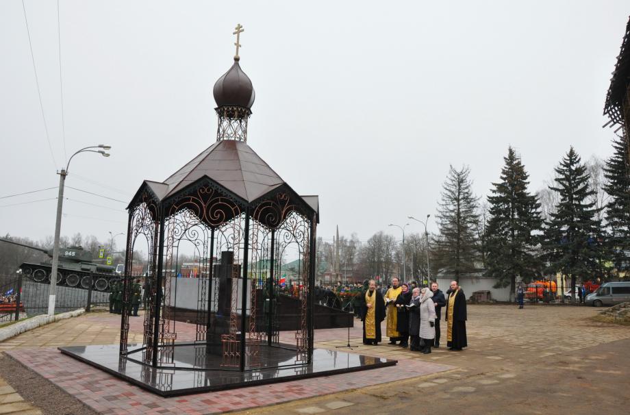 часовня «Неугасимая лампада» на памятнике «Могила неизвестного солдата. Вечный огонь» рядом с Никольским собором.