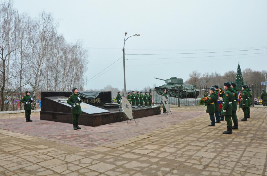 часовня «Неугасимая лампада» на памятнике «Могила неизвестного солдата. Вечный огонь» рядом с Никольским собором.