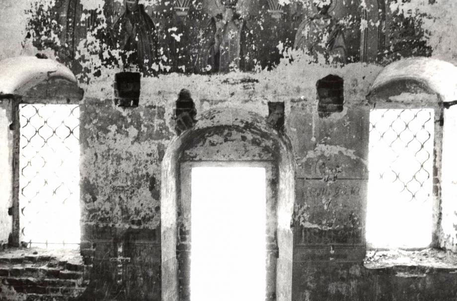 Интерьер руинированного Сергиевского храма. 1978